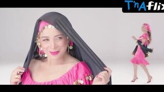 Mai Ezzidine Sexy Scene in El-Brinseesa Beesa
