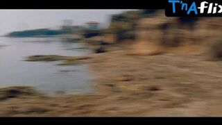Robyn Cohen Breasts Scene in The Life Aquatic With Steve Zissou