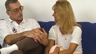 Herbert aus Berlin hat Sex mit der Nachbarin Eier Lutschen