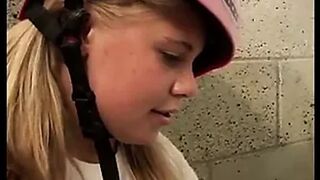 Little Summer loves fingering pussies in public
