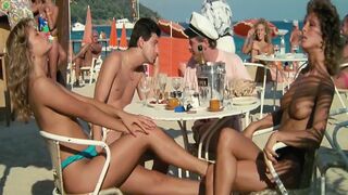 filles sexy On se calme et on boit frais a St Trop