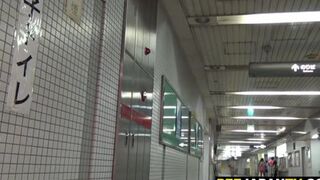 Asian babes piss in toilet bowl