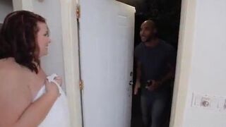 Busty Milf Plumper Lady Lynn Gets Fucked by BBC