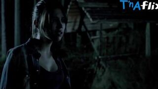 Sina Tkotsch Breasts, Butt Scene in Blutsschwestern - Jung, Magisch, Todlich