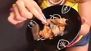 jAPANESE eatin food with cum