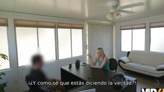 VIP4K. La bailarina de striptease no puede pagar el alquiler, así que ¿por qué viene a follar al age