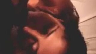 novinha chupando e pedindo gozada