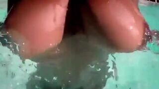 Kiky Pool Party