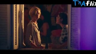 Bella Camero Lesbian Scene in Musica Para Morrer De Amor