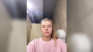 Fingering anal in the public and cum so hot