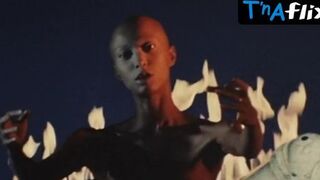 Donyale Luna Breasts Scene in Donyale Luna: Supermodel