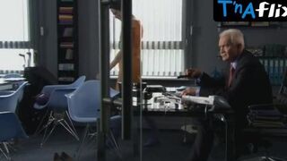 Maja Hirsch Sexy Scene in Wiadomosci Z Drugiej Reki