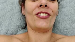 Raquel showed her face while being fucked very hard by the young personal trainer, the whore took the condom off his dick and made him cum inside