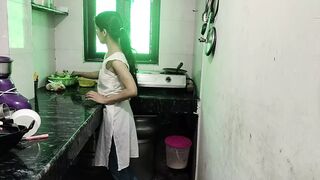 Step sister ko kitchen me pel kar bhag gya