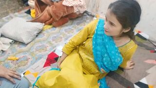 Sali apne chut me finger dal rhi thi jija pakar liye chor kar pani nikal diya
