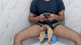 Stepmom accidentally sends nude photos to stepson