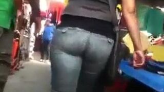 Rica nalgona de compras
