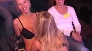 flexi girl gives a hot lapdance