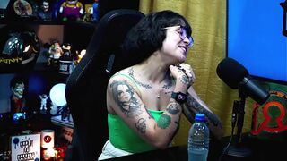 TWO REAIS OR A MYSTERIOUS GIFT FROM MARTINA OLIVERA? - Pápum no Barraco Podcast!