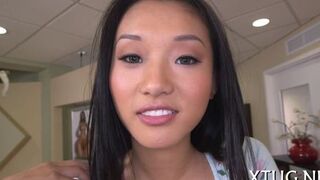 Kinky whore shows her oral skills - video 17