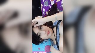 Yuliethgomez Makes a Video Call and Shows Her Tits to a Follower From Italy