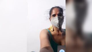 Tamil aunty enjoy in video call