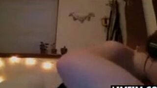 Web Cam Cutie Chats And Masturbates