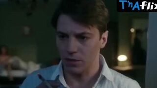 Sofya Kashtanova Sexy Scene in Volch'Ye Solntse (Solntse )