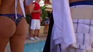 Blonde hussy has got an amazing and perfectly round behind