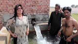 Tubewell Pe Sonia ke Sath Gandi Harkatein