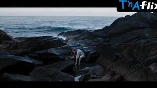 Kelsey Reinhardt Lesbian, Butt Scene in La Sirena