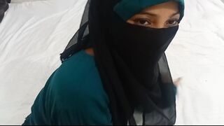Hijabi girlfriend was fucked by her boyfriend in hotel