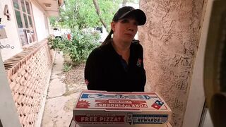 I bribed the dominos delivery girl to suck my cock